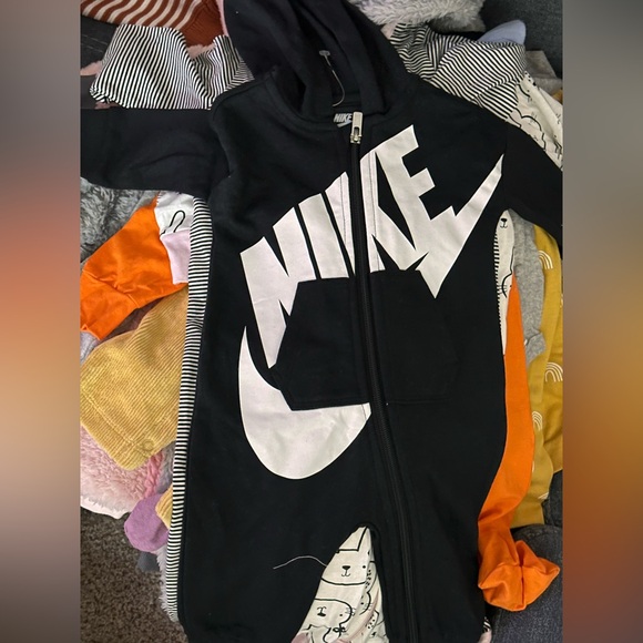 Mostly winter clothes - Picture 6 of 6